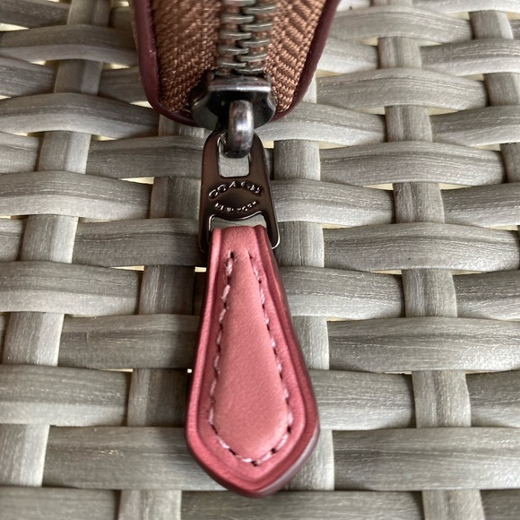 COACH Monogram V5 Tan True Pink and Brown Leather Wallet - Picture 4 of 7